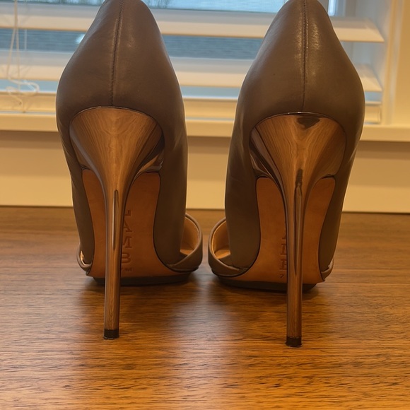 L.A.M.B. Taupe high heel pumps, Sz 7M - Picture 3 of 4